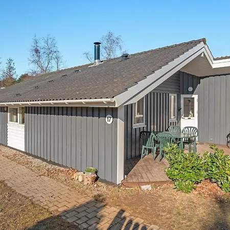 Dom wakacyjny Gorgeous In With Sauna *